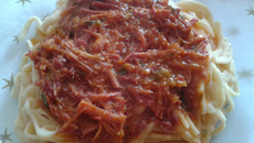 Macarrão com requeijão e carne seca