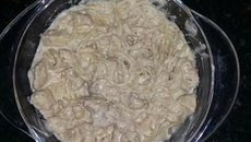 Macarronada ao molho branco com frango