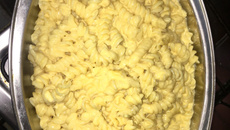 Mac n’ cheese (macarrão com queijo)