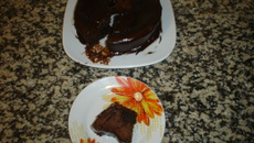 Bolo de chocolate com nozes e amendôas