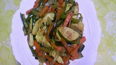 Peito de frango com legumes