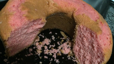 Bolo de morango cor de rosa