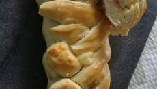 Pão de queijo e presunto