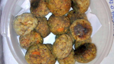 Bolinho de peixe com pão integral