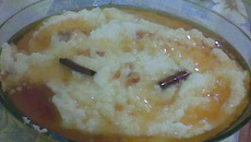 Arroz com leite com calda de pudim