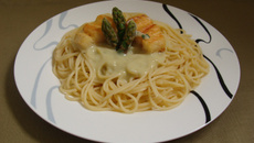 Macarrão ao creme de aspargos e bacalhau da Abima