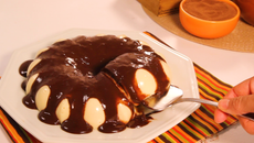 Pudim de coco com chocolate 