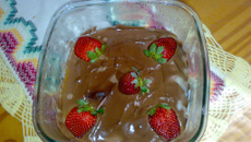 Sobremesa de morango com chocolate