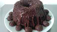 Bolo de chocolate sem ovo e sem leite