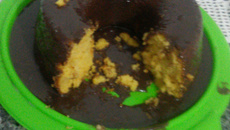 Bolo de cenoura com recheio de coco e cobertura de chocolate