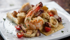 Stracci com frutos do mar e Zaferrano