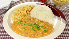 Estrogonofe de carne moida e linguiça