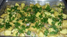 Frango assado com batatas