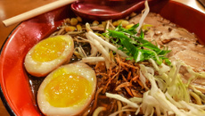 Lamen ao molho tarê com frango