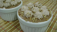 Parfait gelado de chocolate e castanha