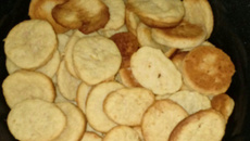 Biscoitos de queijo e cebola
