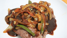 Bife ao molho barbecue