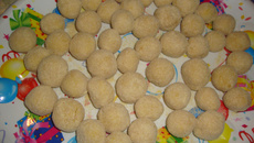 Bolinha de milho com queijo