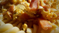 Macarrão com ovo mexido