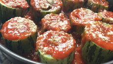 Abobrinha recheada com carne moída