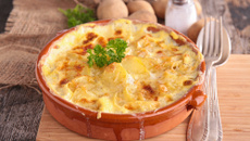 Gratinado de batata com presunto e queijo