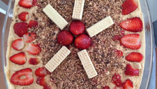 Torta de bolacha com bis