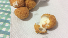 Petisco de mussarela de búfala com doritos