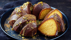 Bolo de maracujá com chocolate