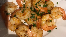 Camarão na cerveja e manteiga