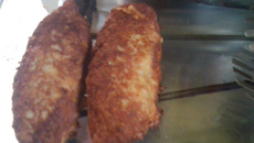 Enroladinho de hambúrguer empanado