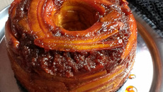 Bolo de banana caramelado