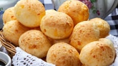 Pão de queijo fácil e delicioso