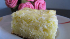 Bolo de mandioca e coco