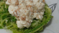 Macarrão de abobrinha com molho de ricota