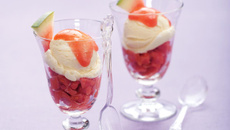 Sorvete com goiaba e melancia