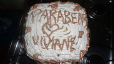 Bolo gelado surpresa de beijinho