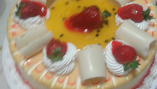 Bolo de maracujá recheado com mousse de maracujá