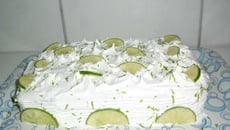 Bolo mousse de limão (mousse feito de leite em pó)