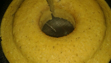 Bolo de milho e farinha de arroz no micro-ondas