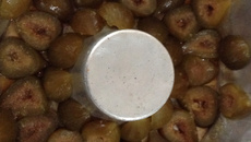 Bolo de figo e nozes