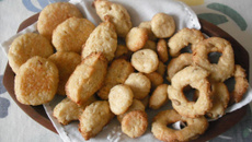 Biscoitinhos crocantes de milho e coco