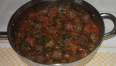 Almôndega de aveia ao molho de tomate