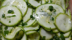 Salada de abobrinha crua