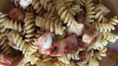 Macarrão com polvo, alho e óleo