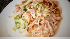 Macarrão integral com brócolis