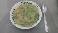 Caldo de cebola com couve