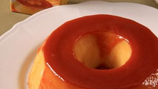 Pudim de feijão branco com calda de goiaba