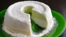 Pudim de maria-mole de coco