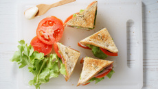 Sanduíche fácil com cream cheese e atum