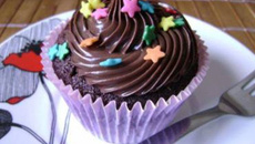 Cupcake de chocolate com nutella da Max de 2 Broke Girls